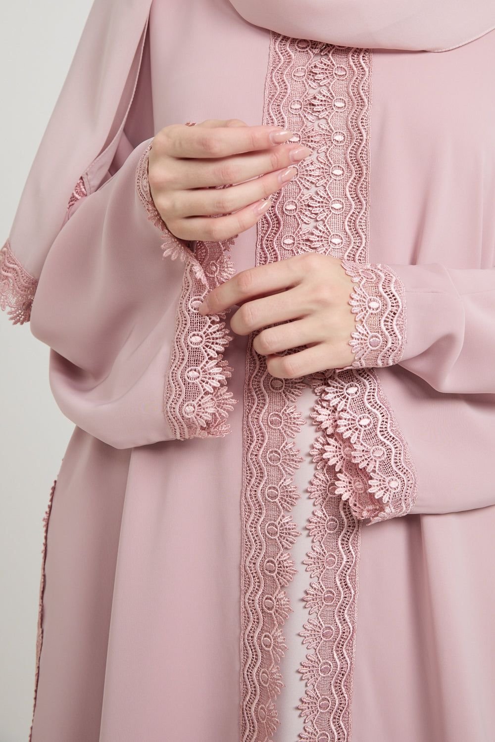 Elegant Black Abaya Outfit Inspiration