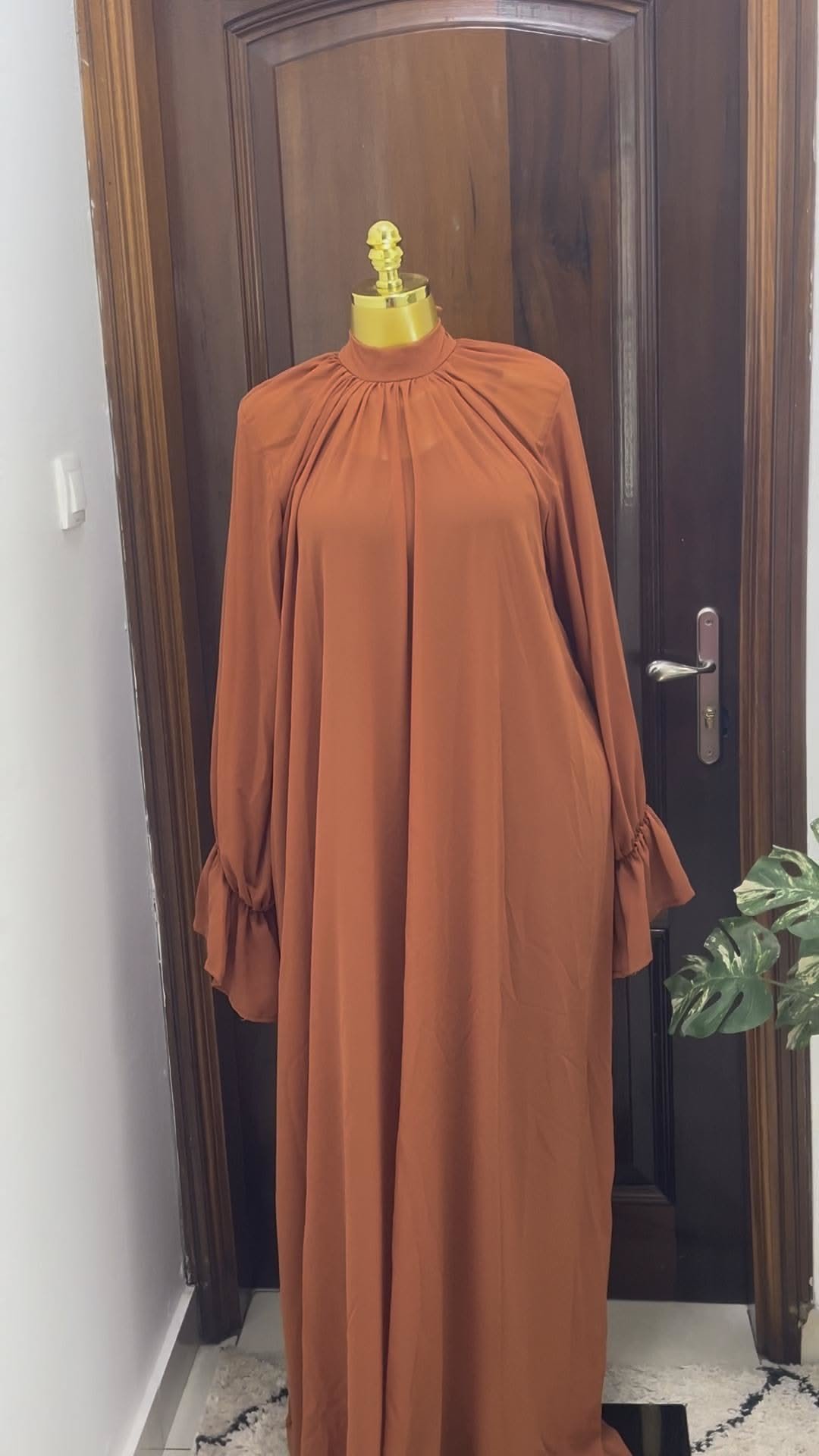 Chic Arabian Abaya Fashion Look