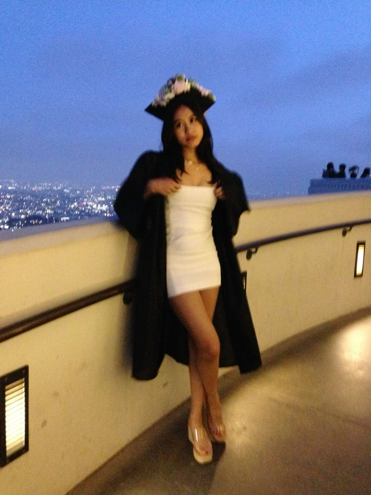 Chic Graduation Style for Arab Girls 6