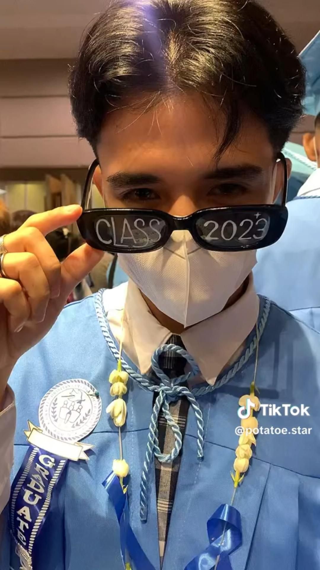 You Need to See This Graduation Style
