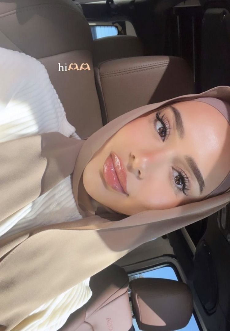 Beautiful Arabian Hijabi Fashion Look 2