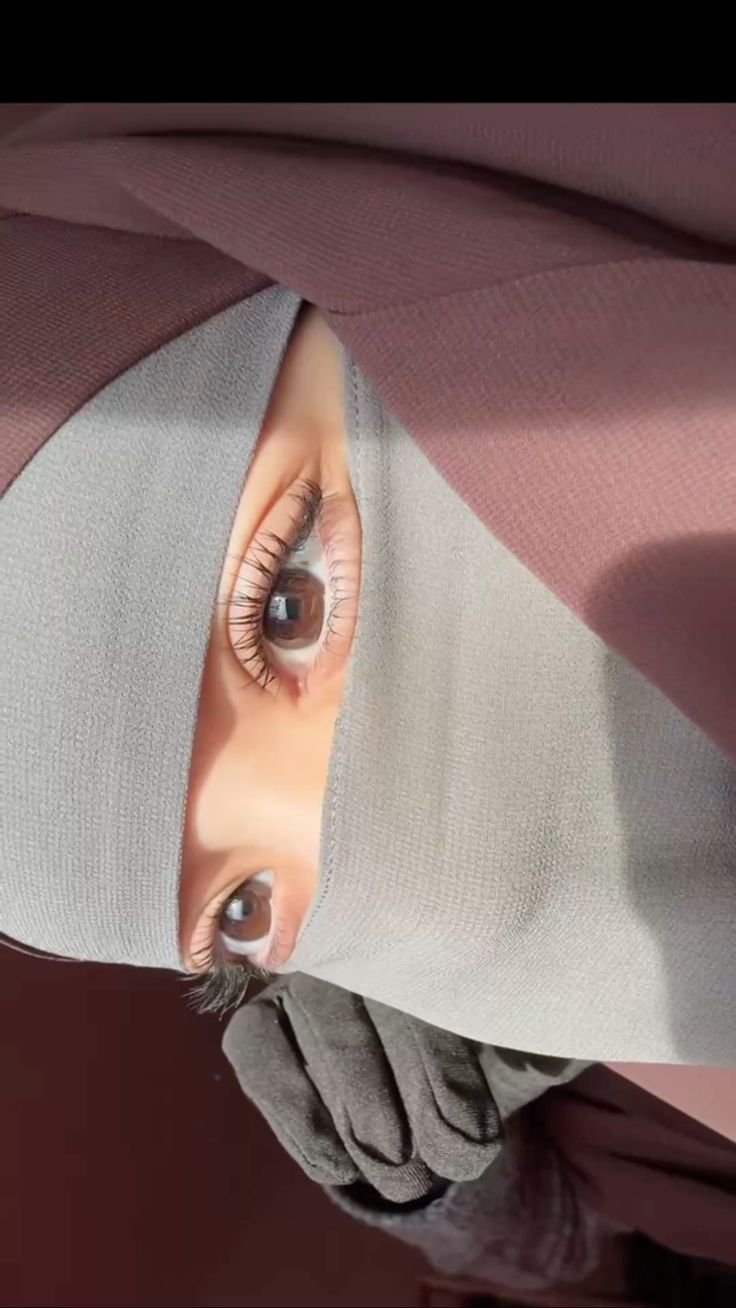 Elegant Hijabi Woman Portrait Inspiration 2