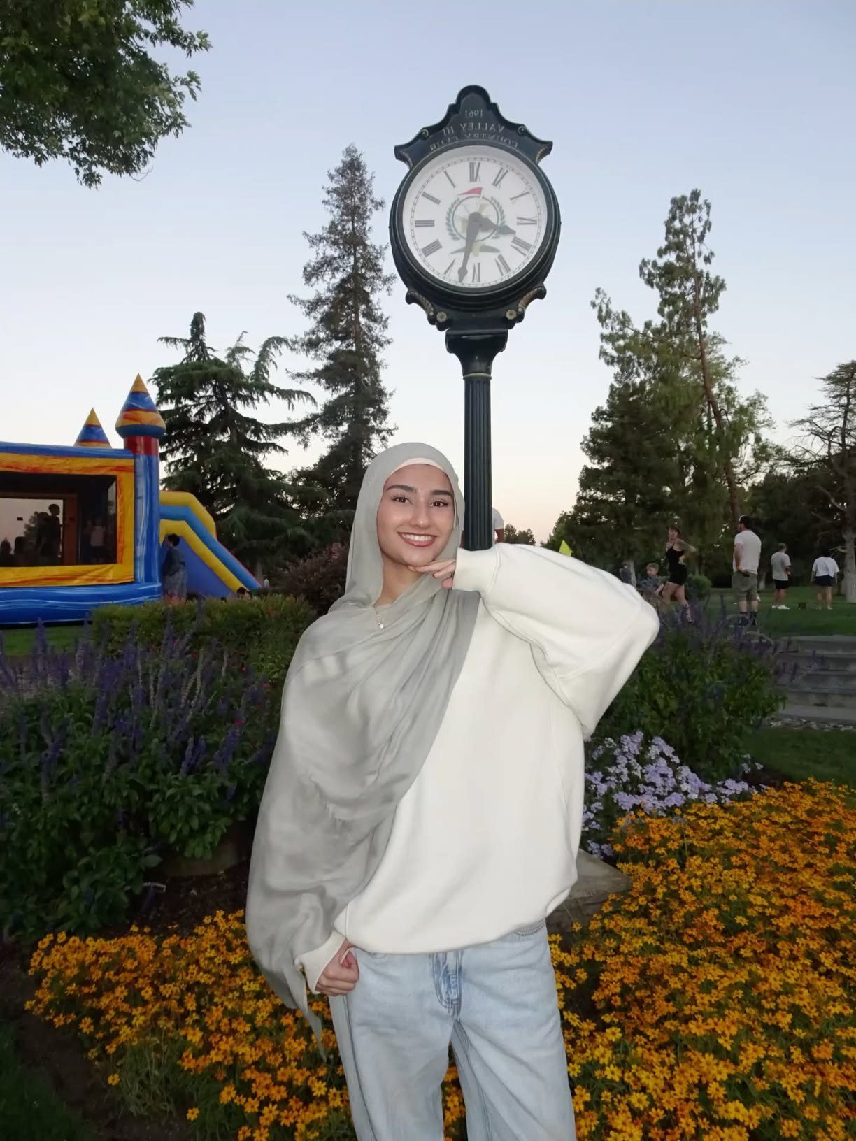 Elegant Hijabi Woman Portrait Inspiration 2