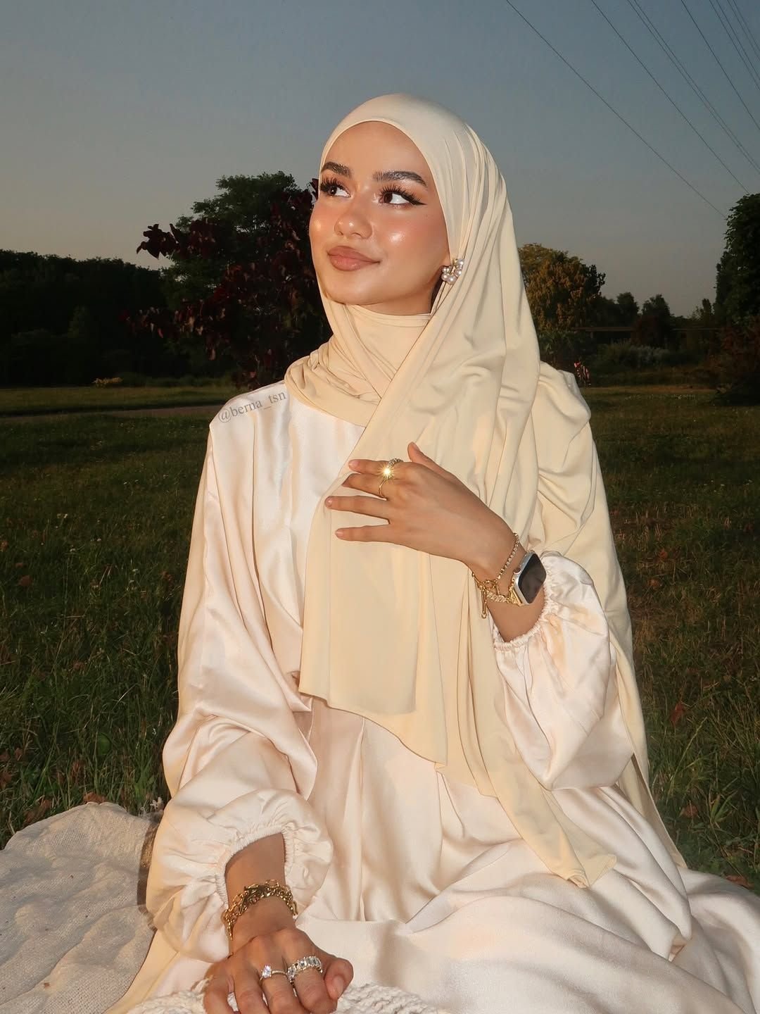 Beautiful Hijabi Woman Style Inspiration 2