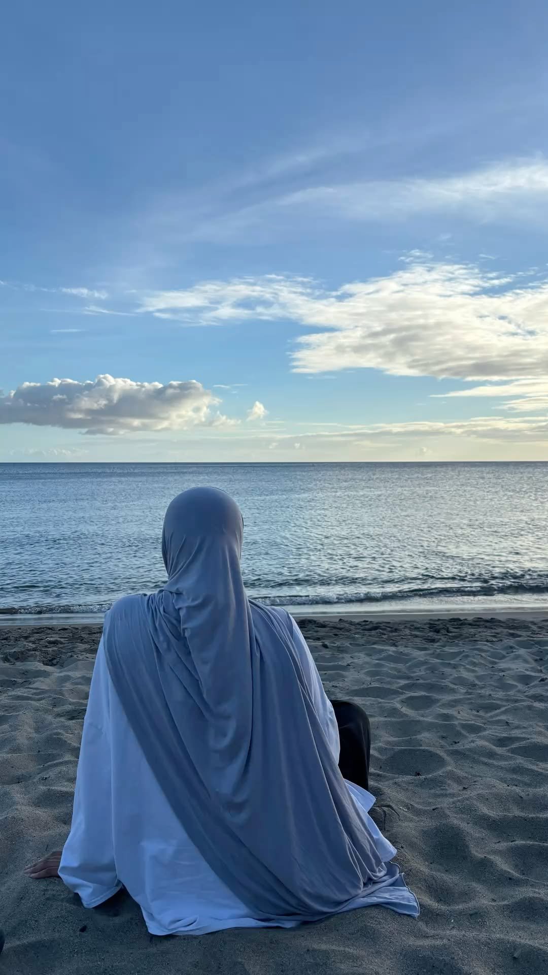 Elegant Hijabi Woman Portrait Inspiration 3