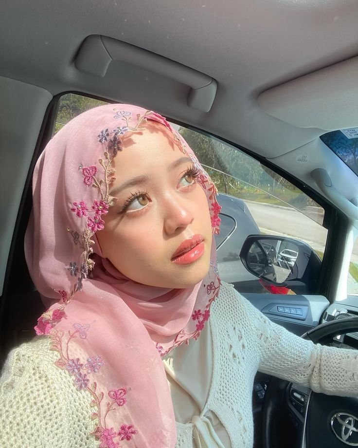 Beautiful Arabian Hijabi Fashion Look 3