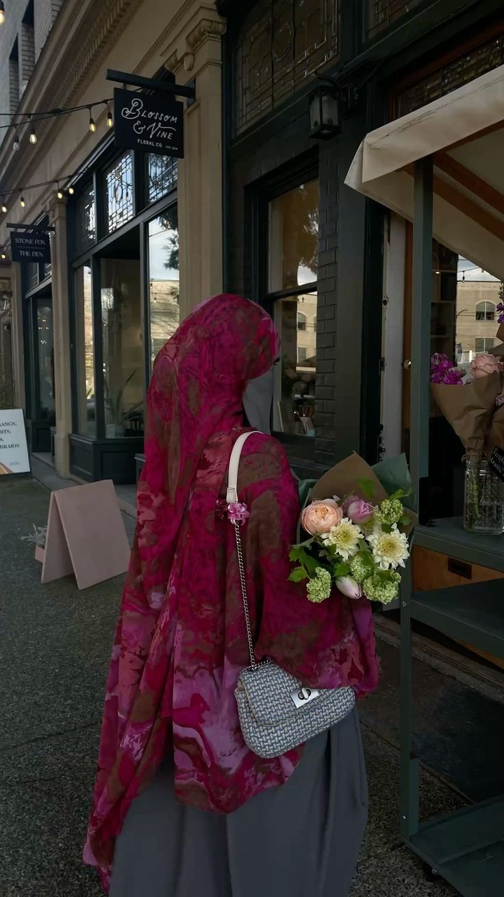 Elegant Hijabi Woman Portrait Inspiration 3