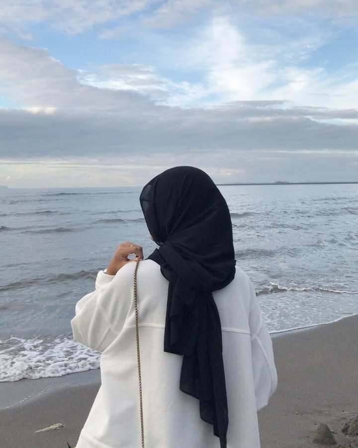 Elegant Hijabi Woman Portrait Inspiration 3