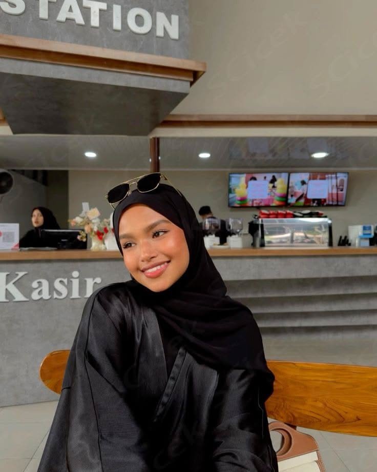 Beautiful Hijabi Woman Fashion Portrait 3