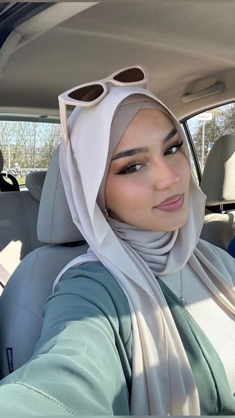 Contemporary Hijabi Fashion Style Ideas 3