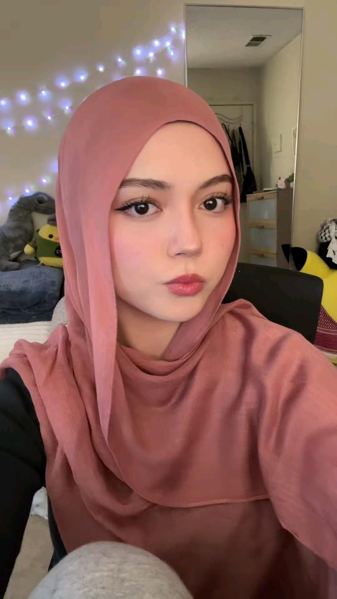 Modest Hijabi Fashion Inspiration Look 3