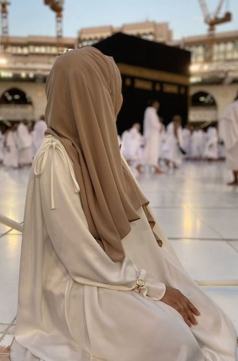 Trendy Modest Hijabi Fashion Design 3