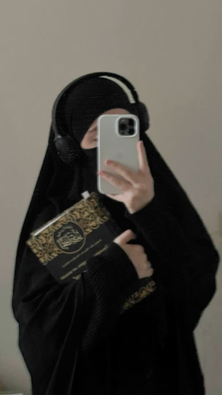 Elegant Modest Hijabi Fashion Look 3
