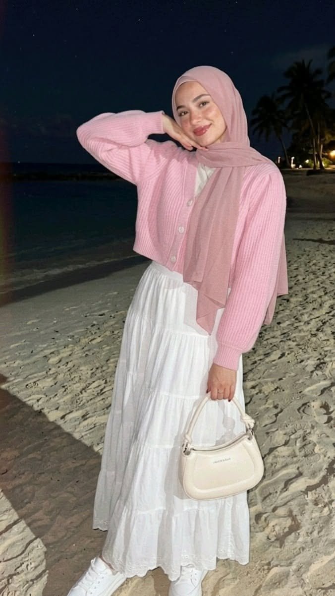Elegant Hijabi Woman Portrait Inspiration 3