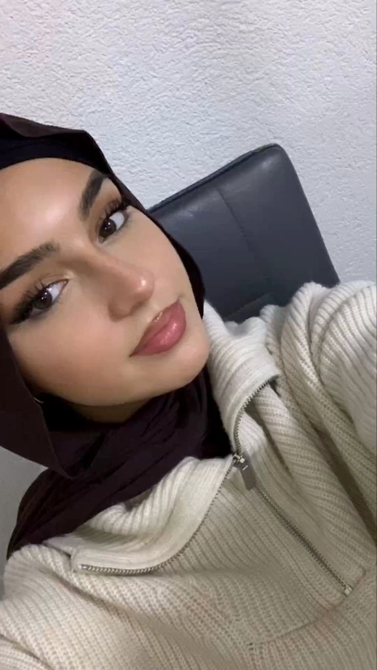 Beautiful Hijabi Woman Fashion Portrait 3