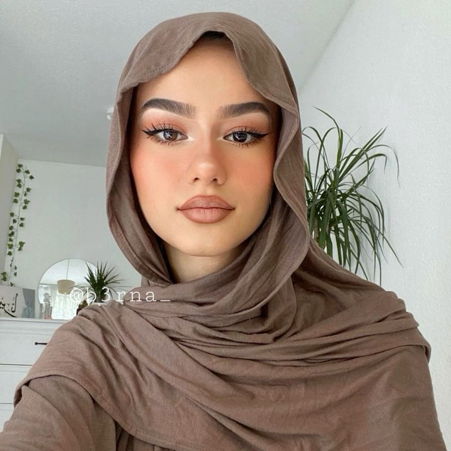 Elegant Modest Hijabi Fashion Look 3