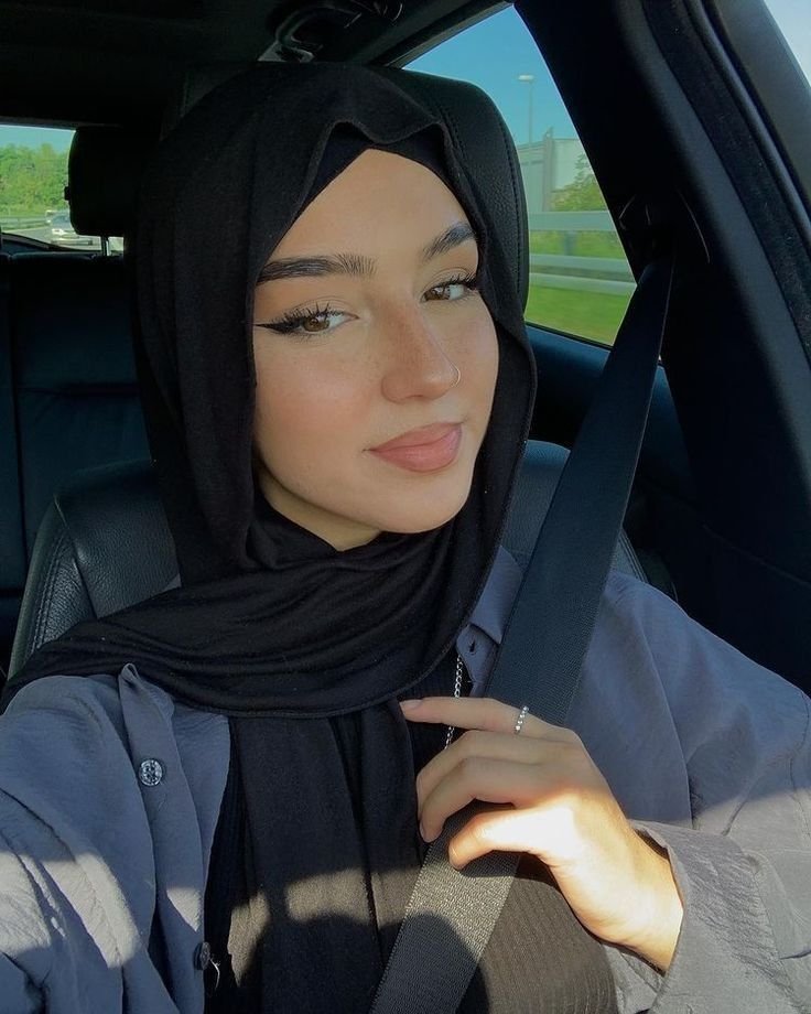 Trendy Modest Hijabi Fashion Design 3