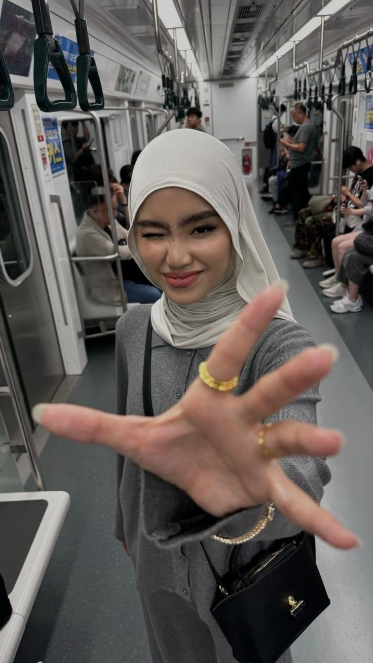 Beautiful Hijabi Woman Style Inspiration 3