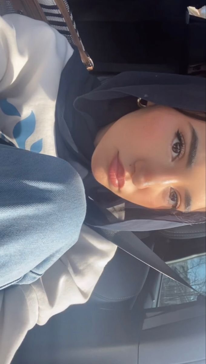 Elegant Modest Hijabi Fashion Look 3