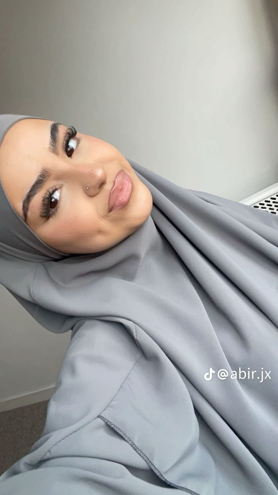 Elegant Hijabi Woman Portrait Inspiration 3