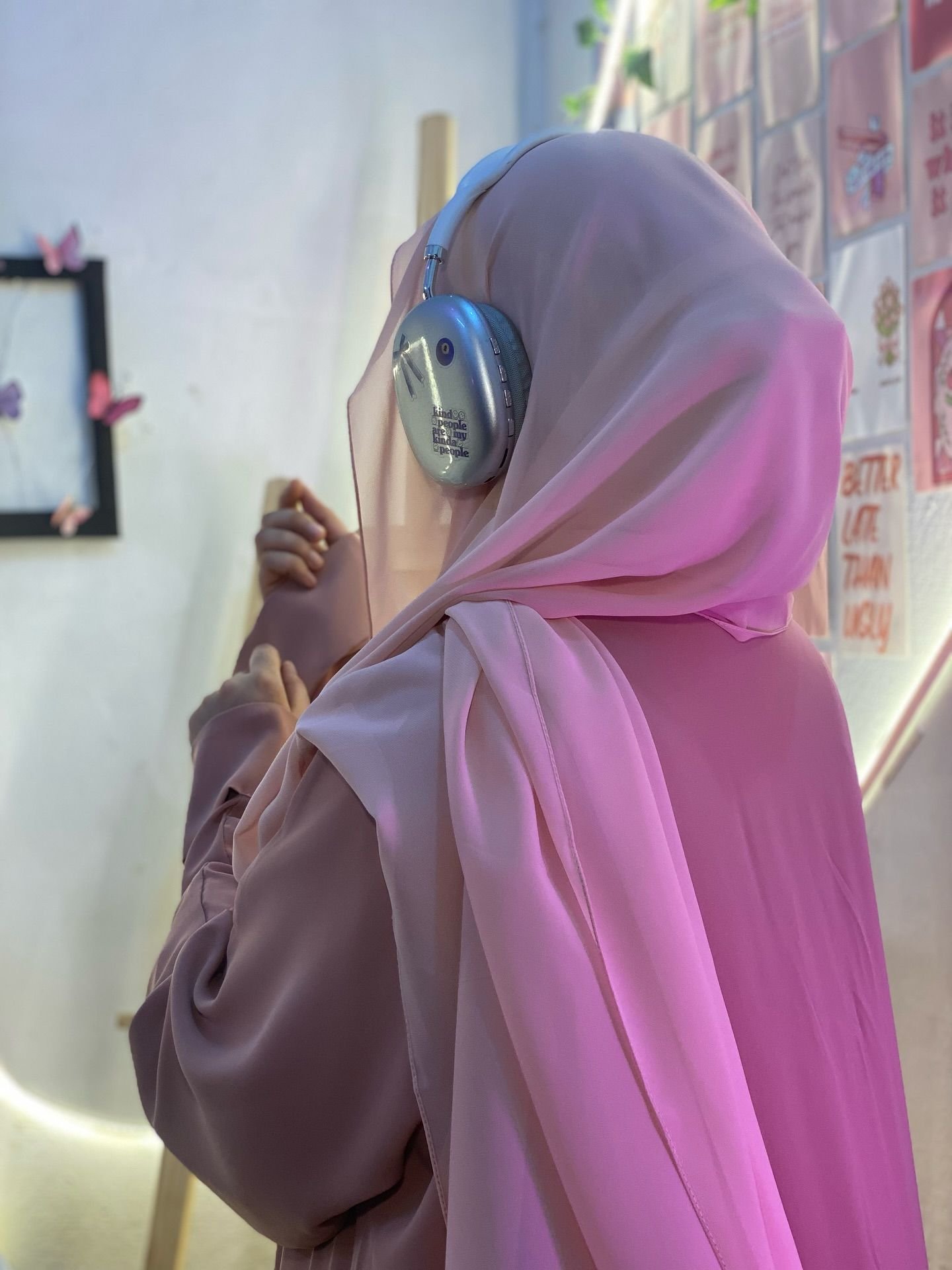 Beautiful Arabian Hijabi Fashion Look 3
