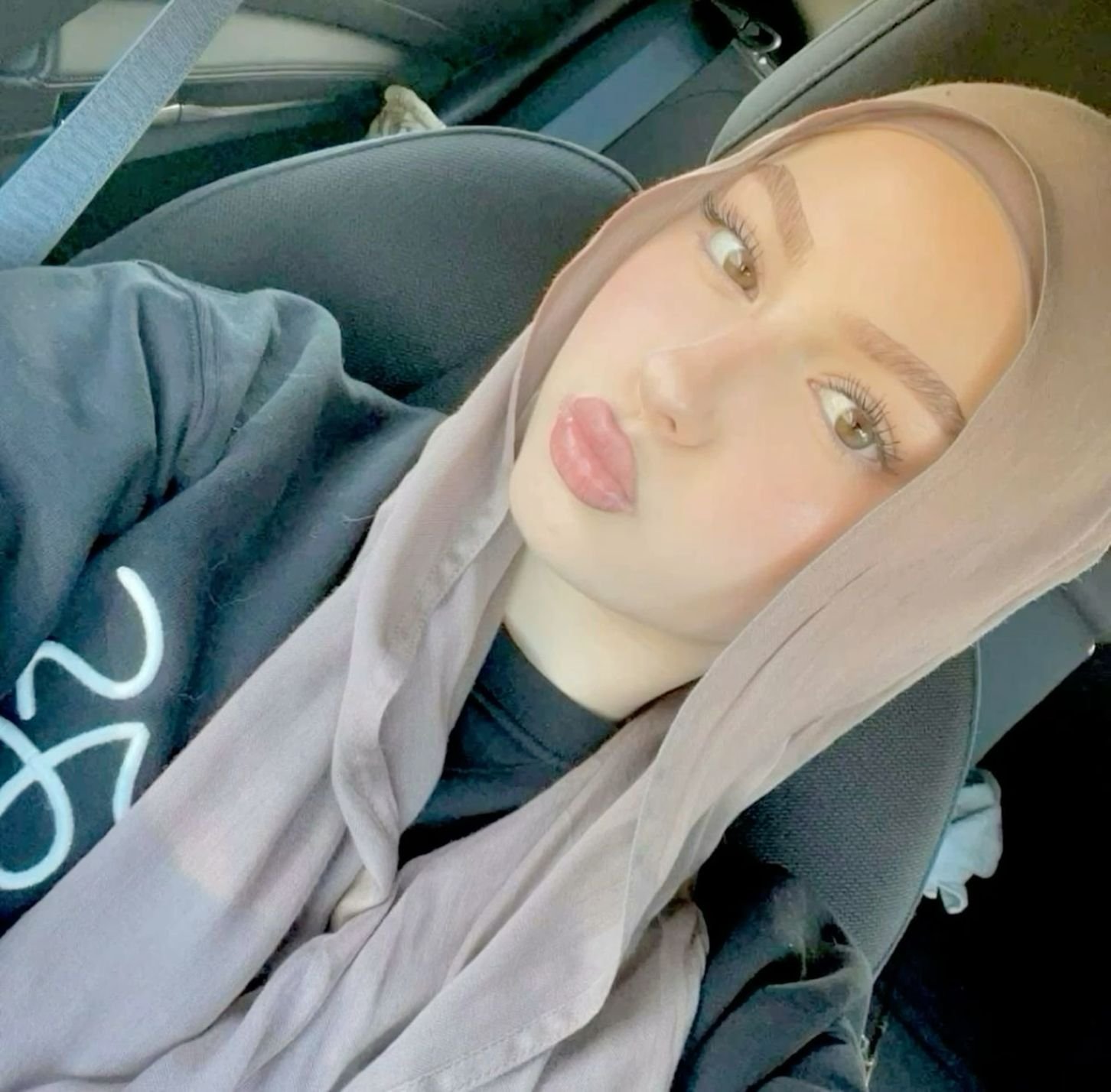 Beautiful Hijabi Woman Style Inspiration 4