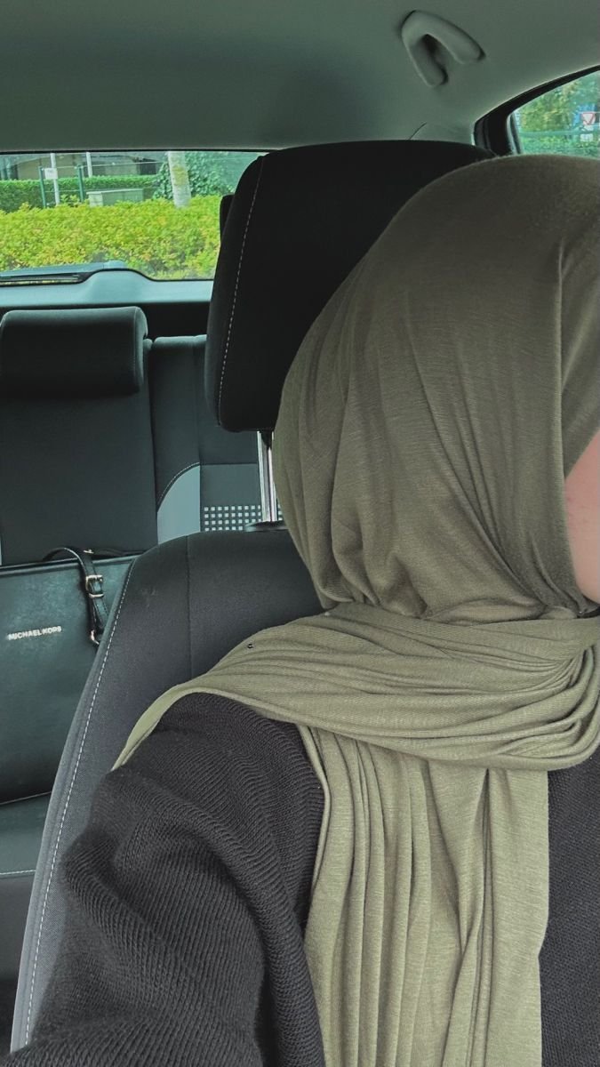 Modest Hijabi Fashion Inspiration Look 4