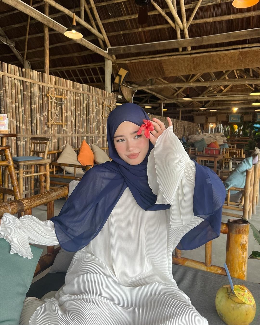 Sophisticated Hijabi Outfit Inspiration 4