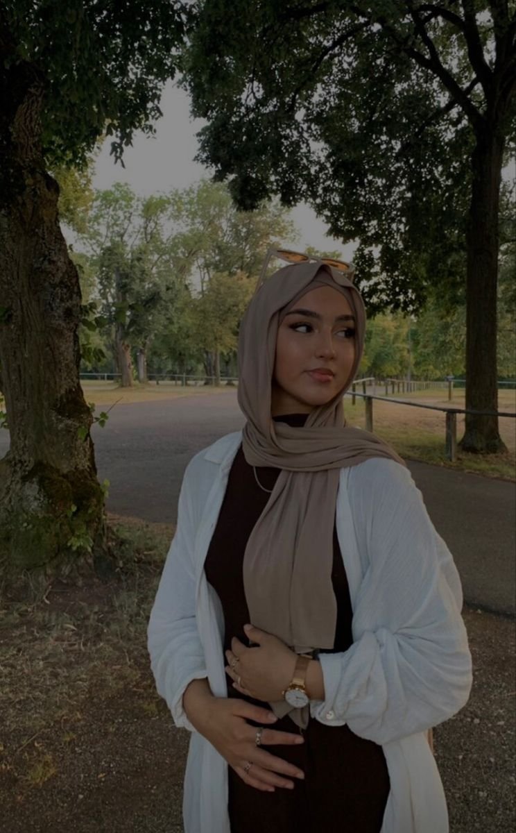 Beautiful Hijabi Woman Style Inspiration 4