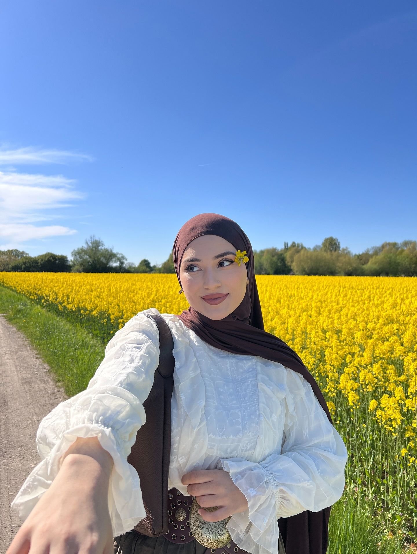 Elegant Modest Hijabi Fashion Look 4