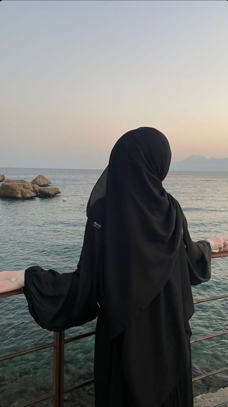 Beautiful Arabian Hijabi Fashion Look 4