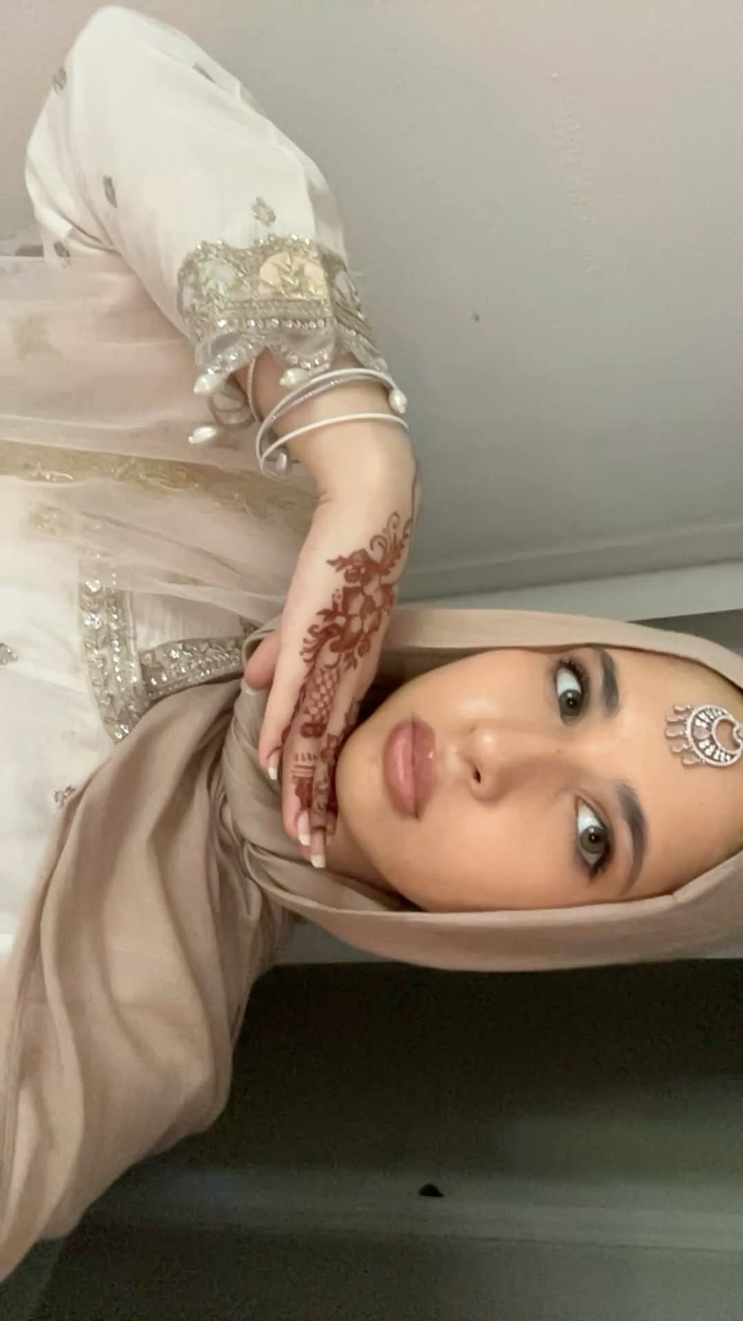 Beautiful Hijabi Woman Style Inspiration 4