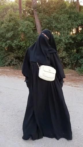 Mesmerizing Hijabi Beauty | Arab Girl Inspiration