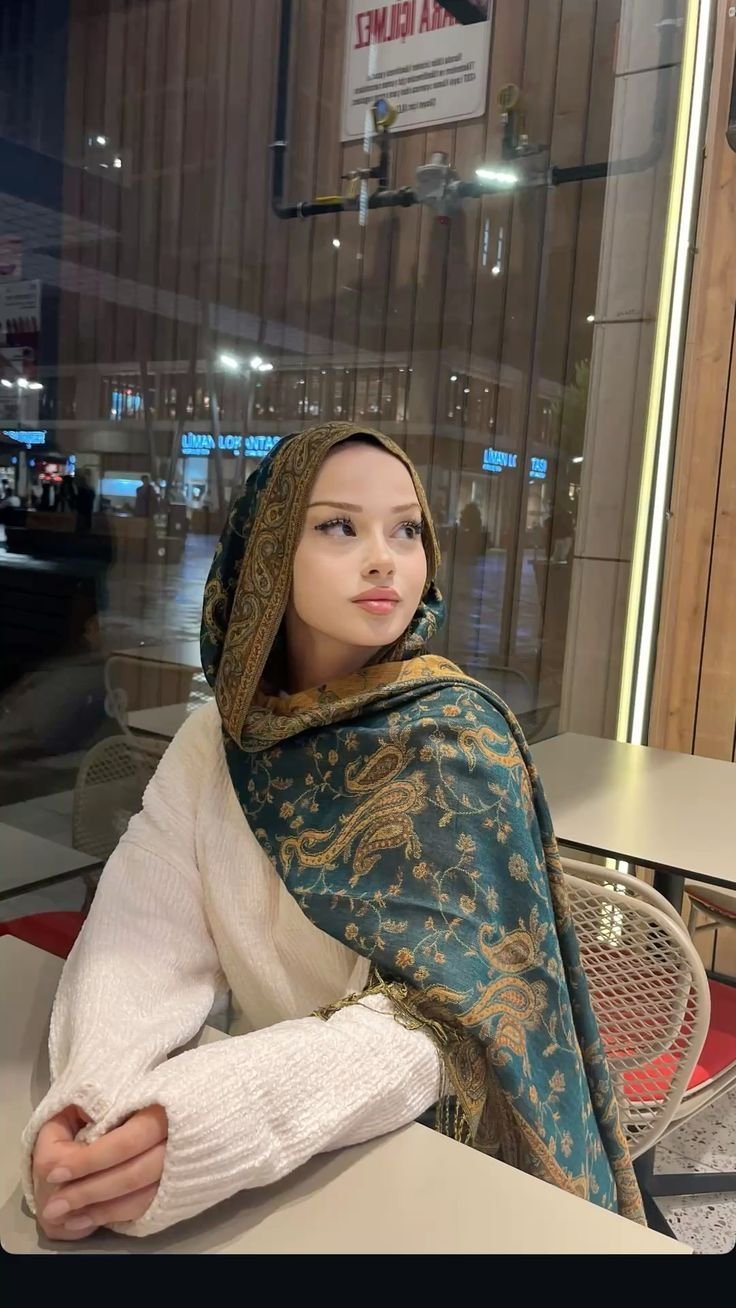 Radiant Hijabi Beauty Look for Daily Inspiration