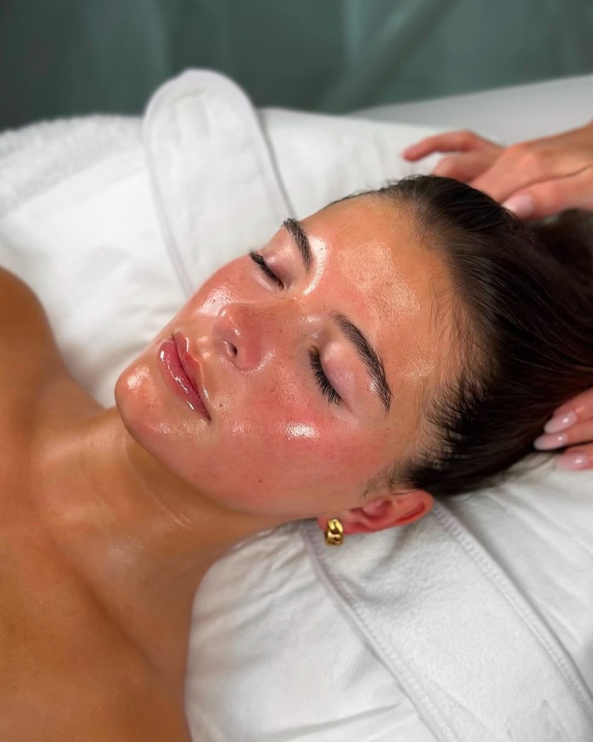 Dewy Glow Moment