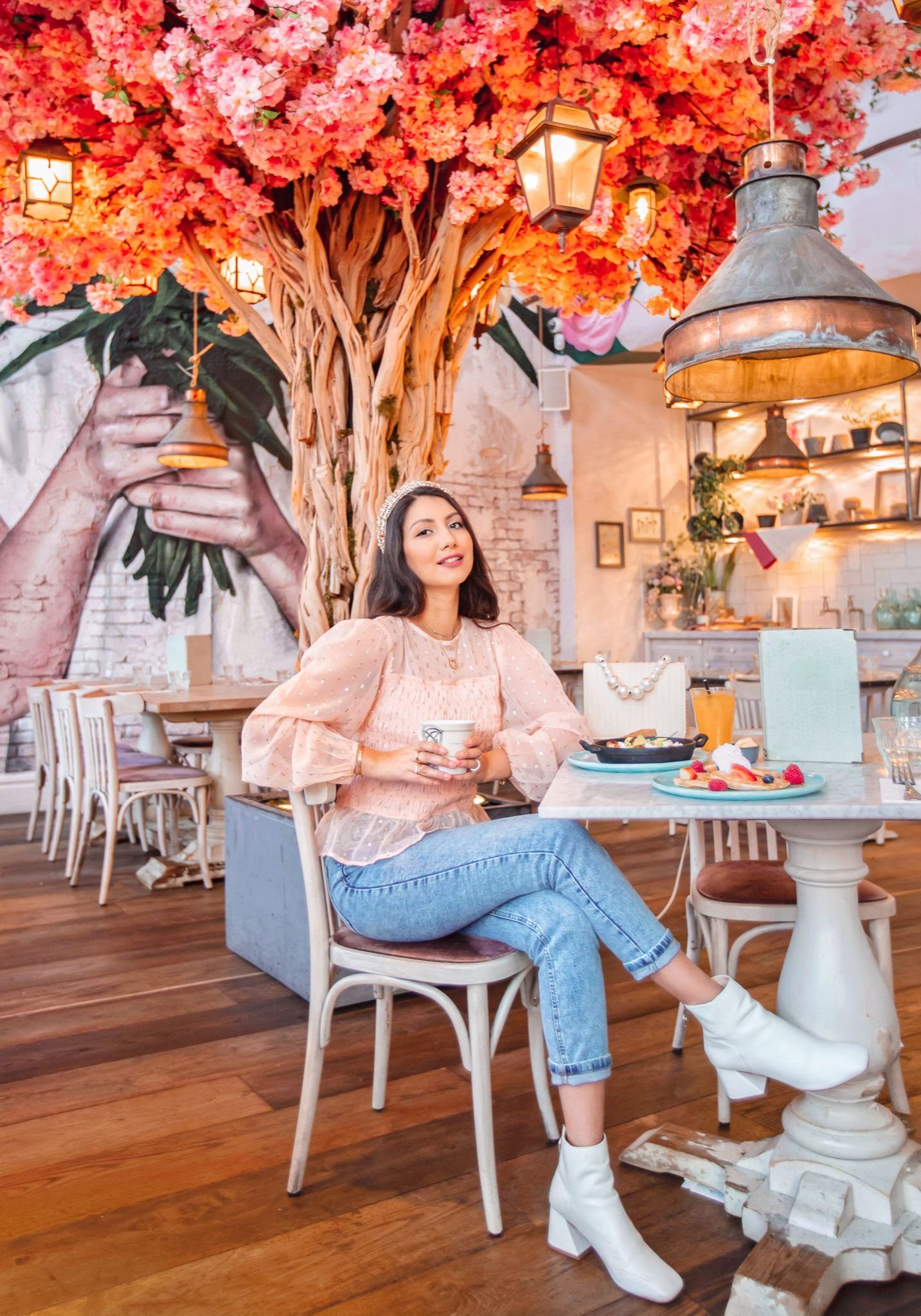Beautiful Cafe Ambiance Design 4