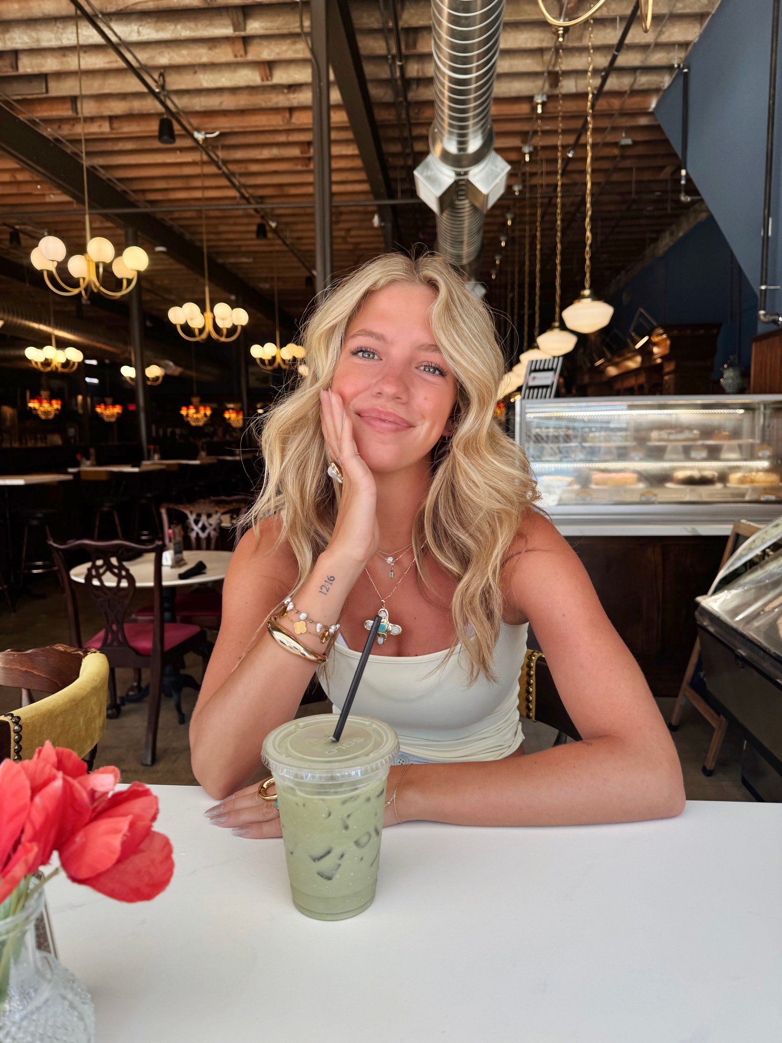 Chic Coffee Shop Atmosphere Ideas 5