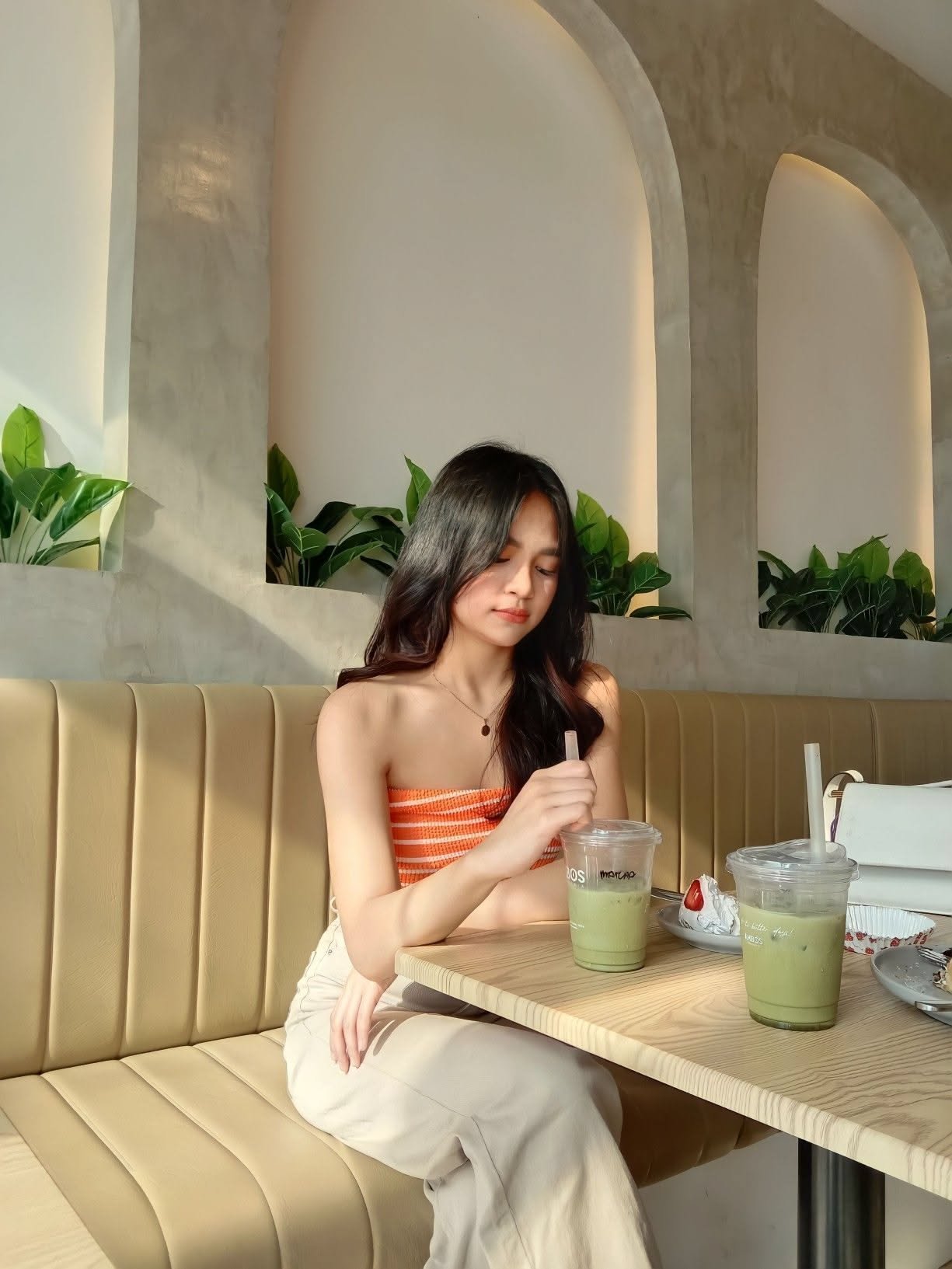 Warm Coffee Shop Interior Inspiration 6