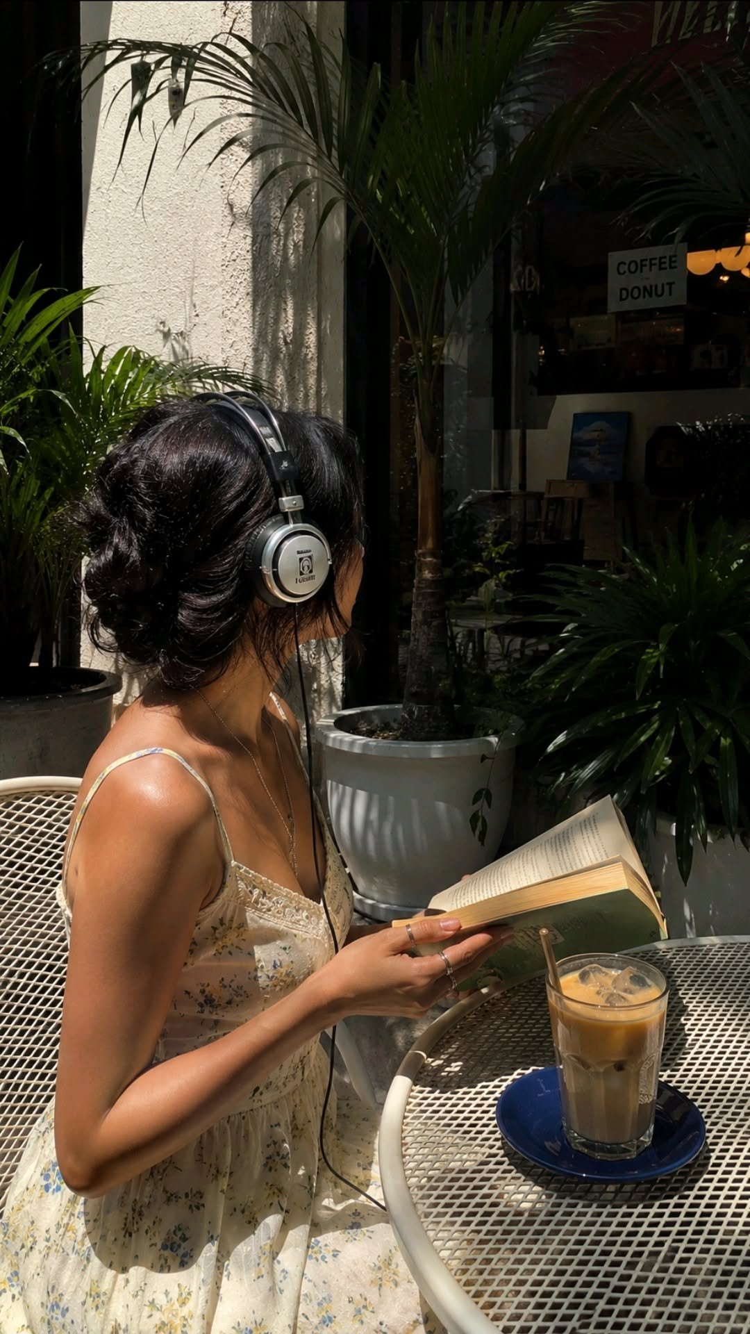 Warm Coffee Shop Interior Inspiration 6