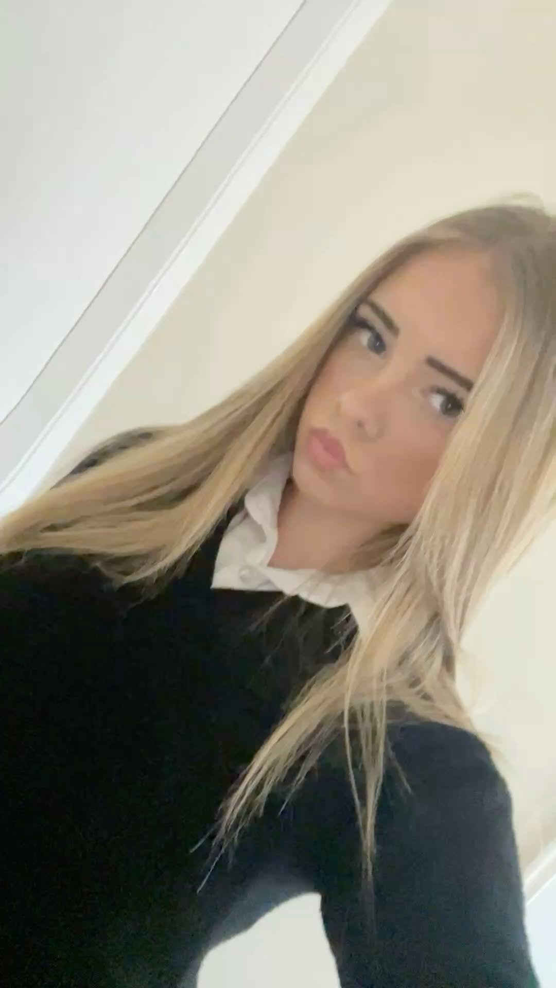 Gorgeous Blonde Girl Style