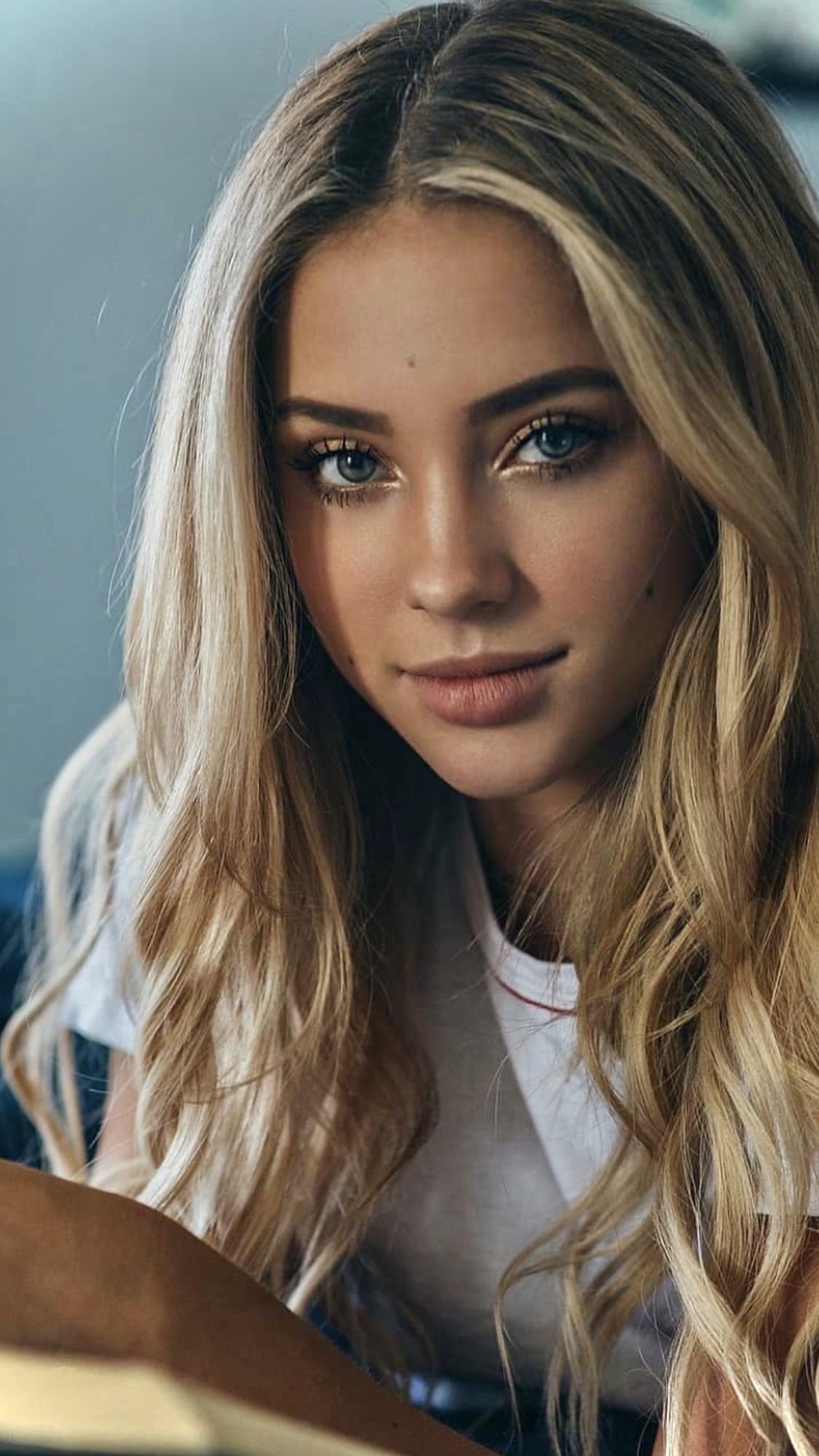 Stunning Blonde Hair Style Inspiration 4