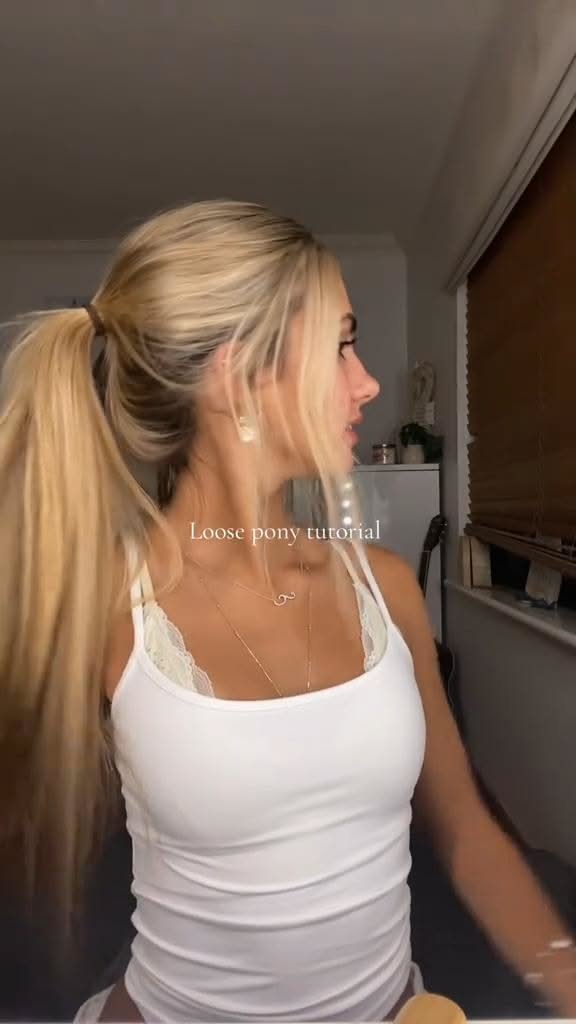 Modern Blonde Girl Fashion Inspiration