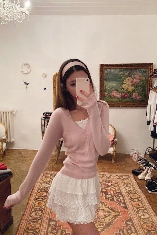 Feminine Coquette Girl Look 2
