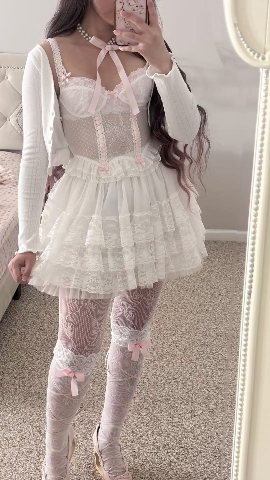 Feminine Coquette Girl Look 2