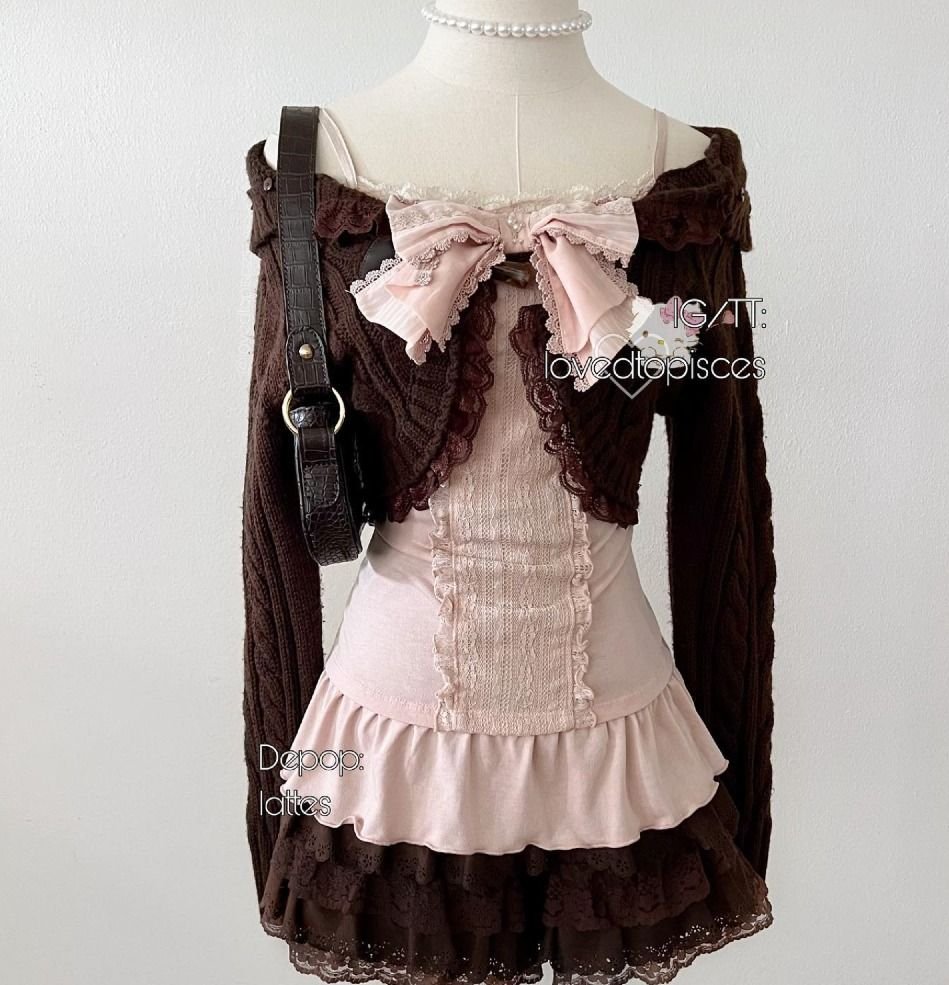 Feminine Coquette Girl Look 3