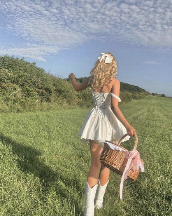 Vintage Feminine Coquette Look 3