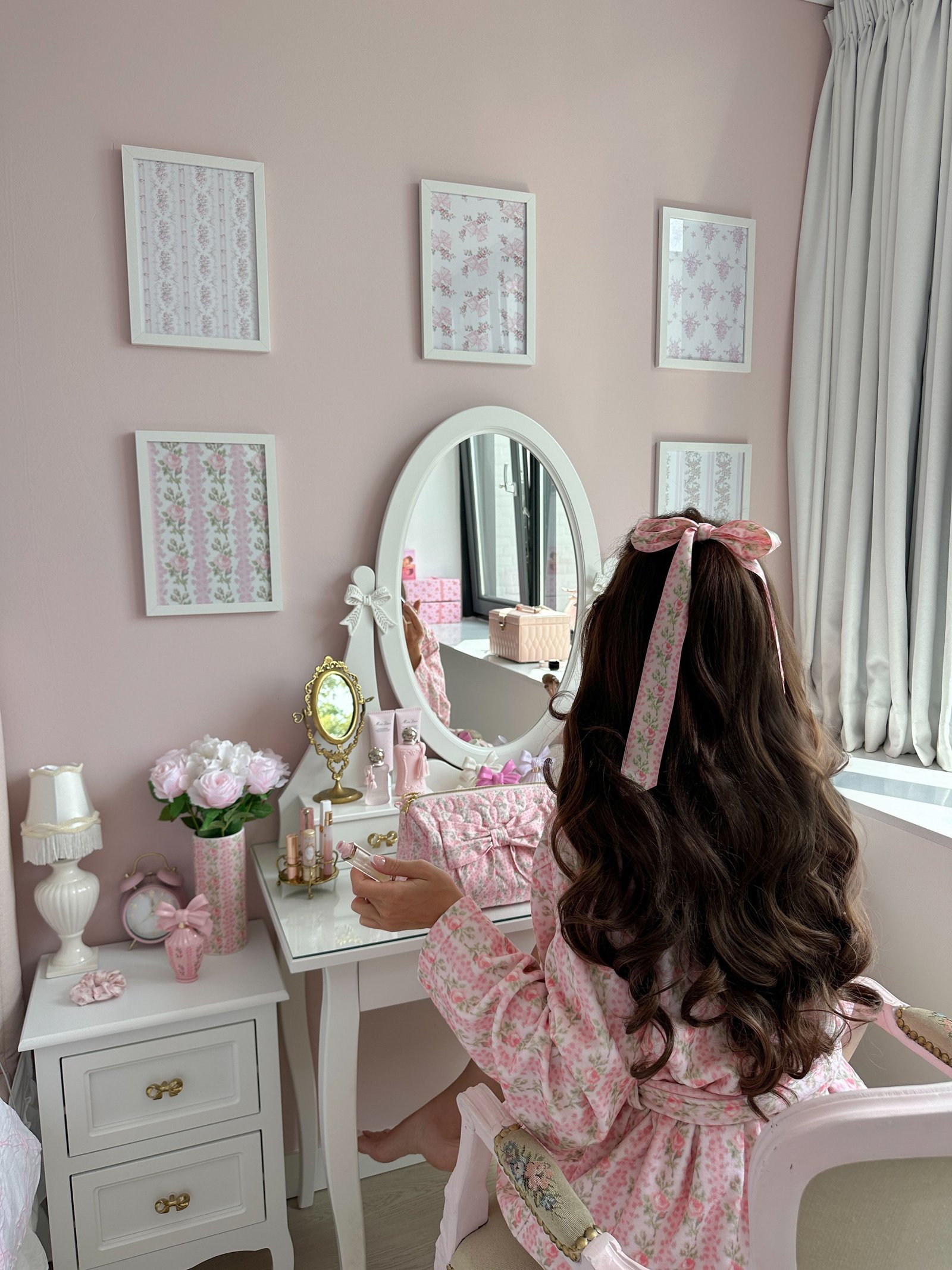 Feminine Coquette Girl Look 3