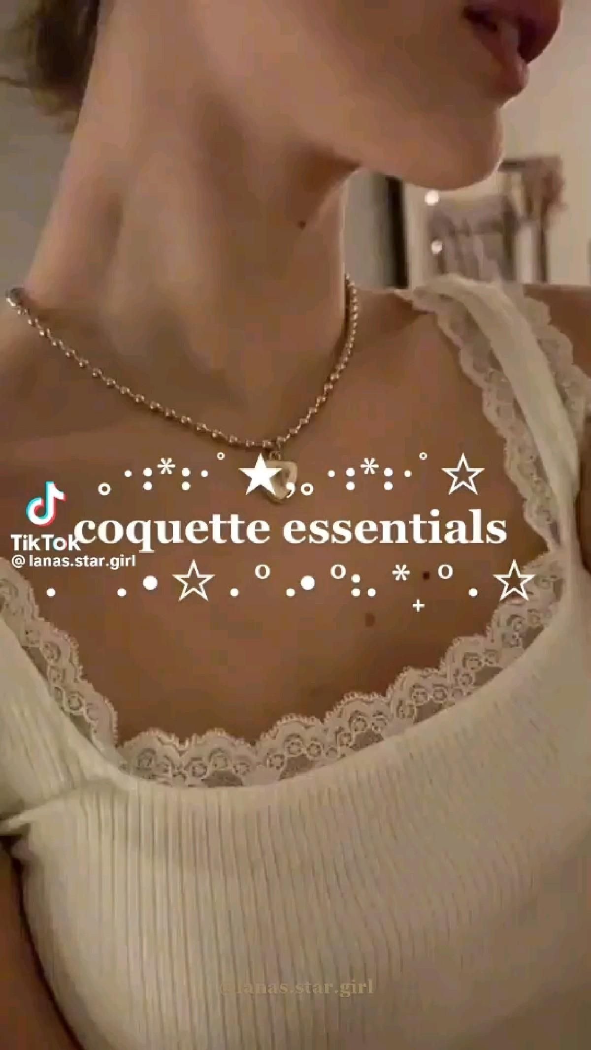 Feminine Coquette Girl Look 3