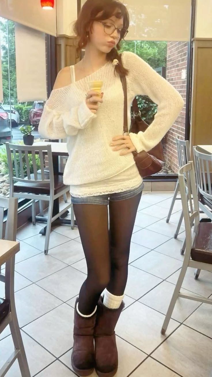 Feminine Coquette Girl Look 3