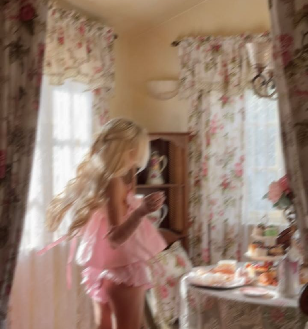 Feminine Coquette Girl Look